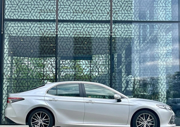 Toyota Camry cena 169900 przebieg: 6600, rok produkcji 2023 z Sulejówek małe 497